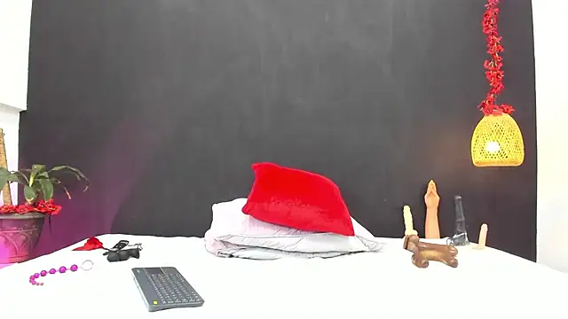 Luna smit08 online show from October 2025 09:01:01 PM