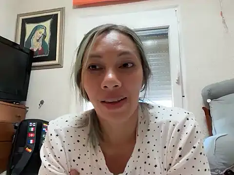 Snapshot of yenlo01 chatting on June 2026 06:57:02 PM yenlo01 online show from June 2026 06:57:02 PM