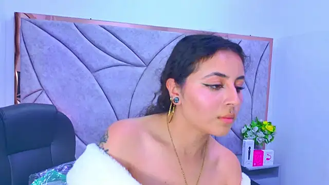 Snapshot of celeste_blue69 chatting on December 2025 04:40:02 AM celeste blue69 online show from December 2025 04:40:02 AM