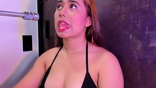 issie cute online show from April 2026 07:33:02 PM