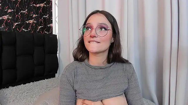 Snapshot of Elecktra_sweet chatting on January 2025 10:30:02 PM Elecktra sweet online show from January 2025 10:30:02 PM