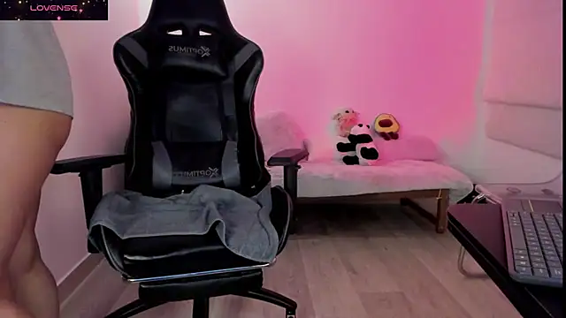 Biancastrongg online show from November 2025 03:51:02 AM