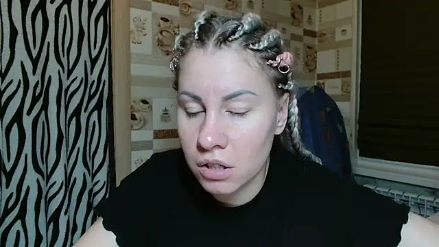 Snapshot of TherestlessKitty chatting on May 2026 10:14:02 PM TherestlessKitty online show from May 2026 10:14:02 PM