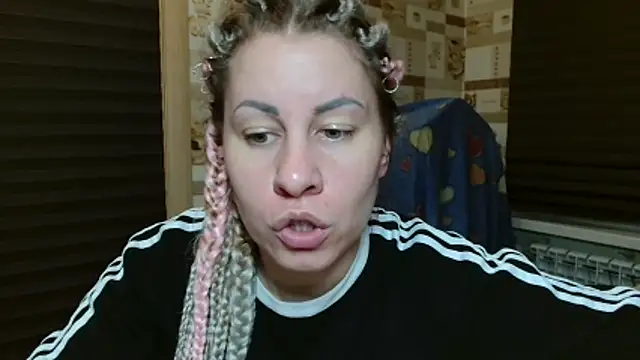 Snapshot of TherestlessKitty chatting on May 2026 10:29:02 PM TherestlessKitty online show from May 2026 10:29:02 PM