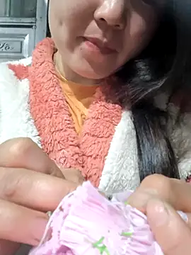 Snapshot of Sweetlove_77 chatting on March 2025 01:43:02 PM Sweetlove 77 online show from March 2025 01:43:02 PM