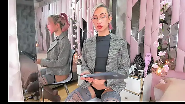 MadisonWood01 online show from January 2025 01:56:02 PM