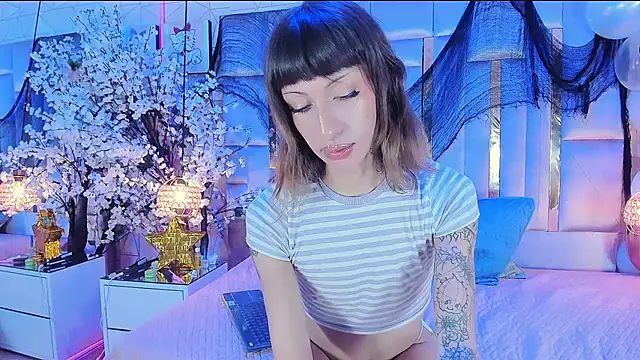 MadisonWood01 online show from December 2025 07:17:01 AM