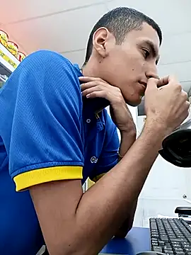 Rogersmit2 online show from April 2026 05:43:01 PM