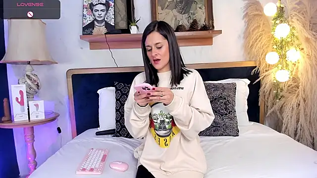 Alice milf  online show from January 2025 11:15:02 AM