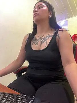  luna torres online show from April 2026 12:52:02 PM