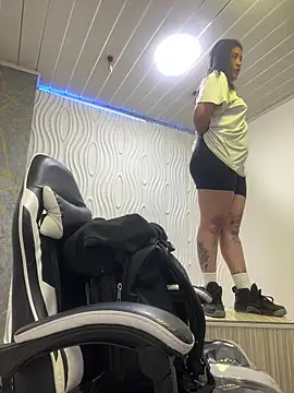  luna torres online show from April 2026 12:44:02 PM