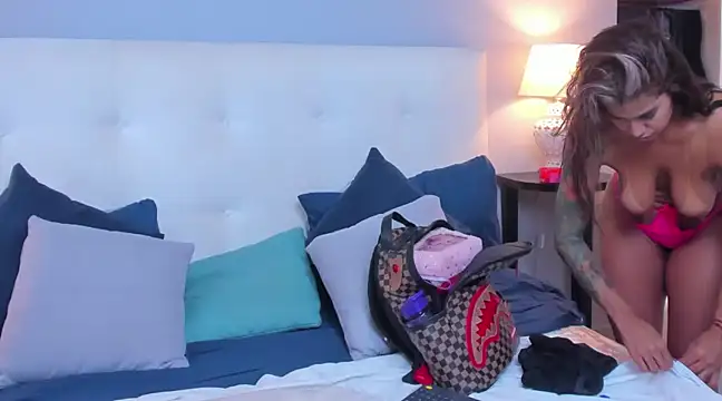 Snapshot of SaraaJhonsonn chatting on January 2025 07:10:02 PM SaraaJhonsonn online show from January 2025 07:10:02 PM