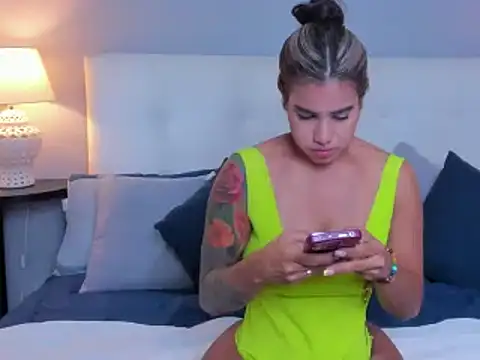 Snapshot of SaraaJhonsonn chatting on January 2025 07:07:01 PM SaraaJhonsonn online show from January 2025 07:07:01 PM