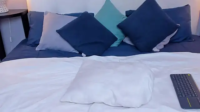 Snapshot of SaraaJhonsonn chatting on February 2025 03:31:02 PM SaraaJhonsonn online show from February 2025 03:31:02 PM