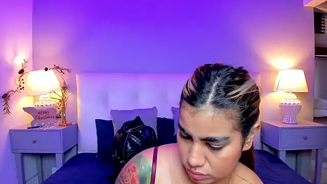 SaraaJhonsonn online show from December 2025 04:11:01 PM