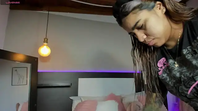 SaraaJhonsonn online show from March 2026 02:09:01 PM