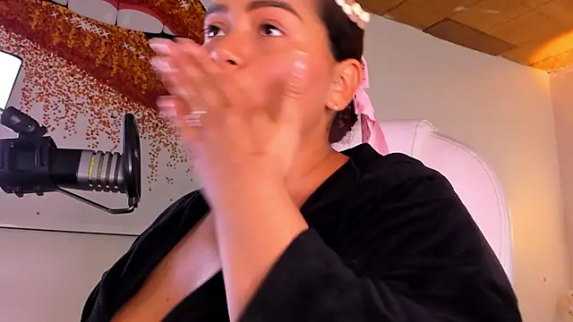 loly marce online show from March 2025 12:15:01 AM