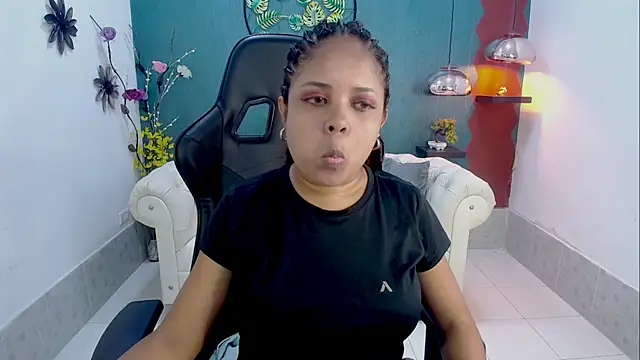 Melikasweetz online show from February 2026 07:12:01 PM