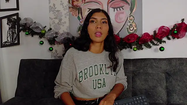 Snapshot of taty_miller chatting on December 2025 08:36:02 PM taty miller online show from December 2025 08:36:02 PM