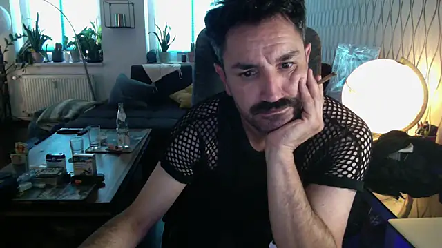Snapshot of tomz0819 chatting on July 2026 08:34:02 AM tomz0819 online show from July 2026 08:34:02 AM