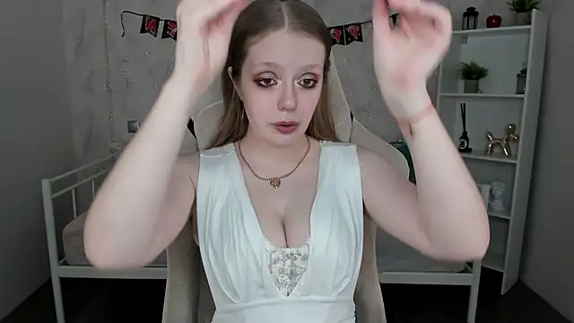 Polly  Cutie online show from October 2025 05:41:01 AM