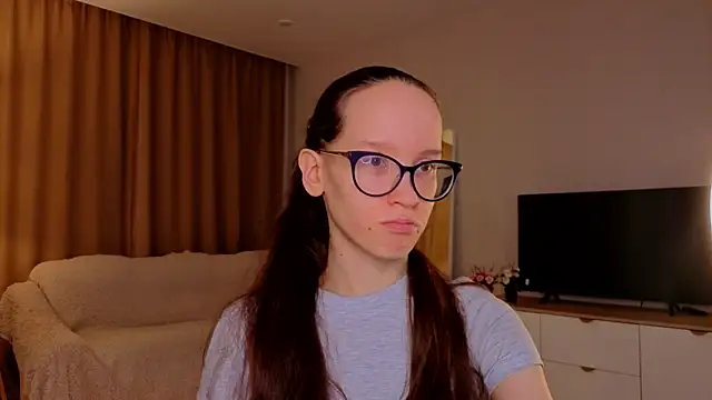 BettyBrowni online show from April 2026 04:04:01 PM