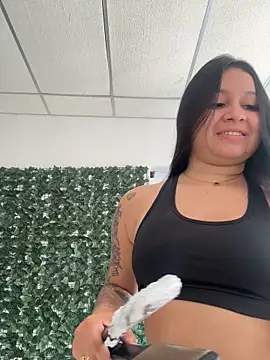 Pretty Isadora online show from October 2025 07:25:01 PM