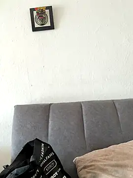 Pretty Isadora online show from November 2025 08:08:01 PM