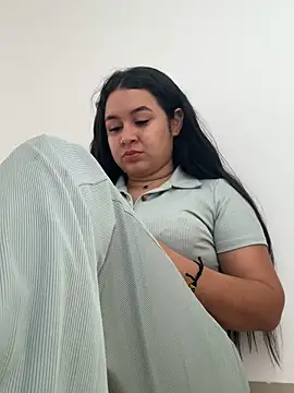 Pretty Isadora online show from April 2026 05:56:01 PM