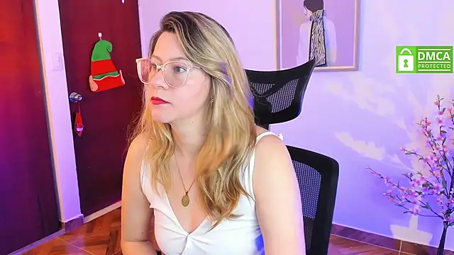 Snapshot of Chanelll_Taylorr_ chatting on December 2024 01:54:02 PM Chanelll Taylorr  online show from December 2024 01:54:02 PM