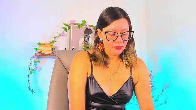 Chanelll Taylorr  online show from March 2026 01:04:01 PM