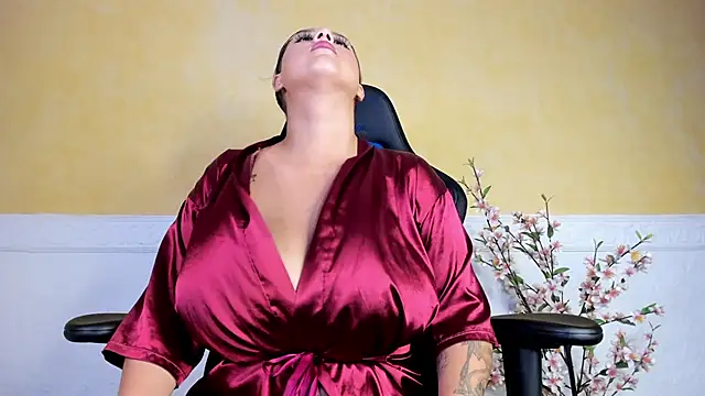 Lau Beauty online show from January 2025 04:18:02 AM