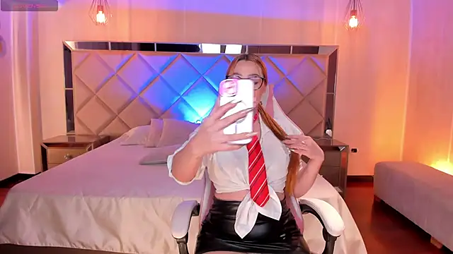 SamanthaKlein  online show from March 2025 03:20:01 AM