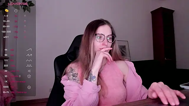 Snapshot of Sexy_Sweets chatting on January 2025 02:51:01 PM Sexy Sweets online show from January 2025 02:51:01 PM