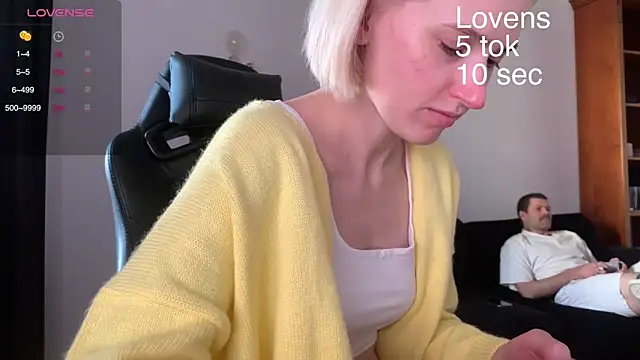 Snapshot of Sexy_Sweets chatting on September 2025 11:42:01 AM Sexy Sweets online show from September 2025 11:42:01 AM