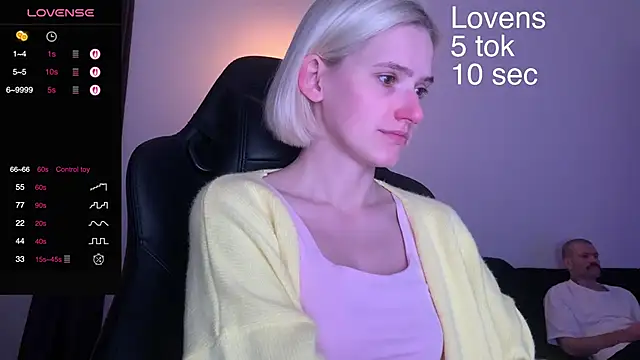 Snapshot of Sexy_Sweets chatting on September 2025 05:16:02 PM Sexy Sweets online show from September 2025 05:16:02 PM