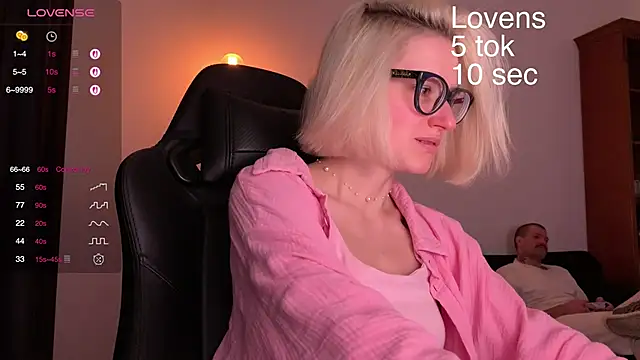 Snapshot of Sexy_Sweets chatting on October 2025 06:16:02 PM Sexy Sweets online show from October 2025 06:16:02 PM