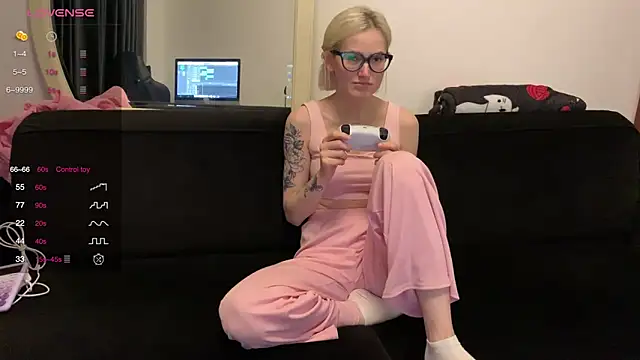 Snapshot of Sexy_Sweets chatting on October 2025 05:32:02 PM Sexy Sweets online show from October 2025 05:32:02 PM
