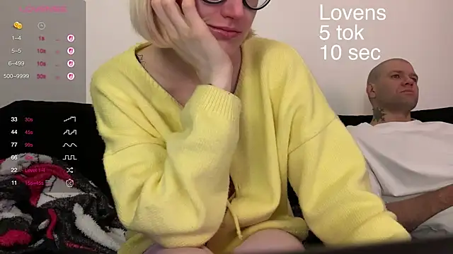 Snapshot of Sexy_Sweets chatting on October 2025 02:51:01 PM Sexy Sweets online show from October 2025 02:51:01 PM