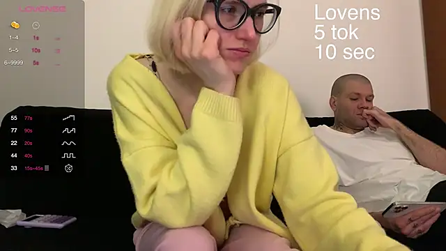 Snapshot of Sexy_Sweets chatting on October 2025 10:32:02 PM Sexy Sweets online show from October 2025 10:32:02 PM