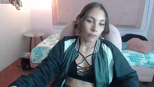 xlunna online show from February 2025 01:14:02 PM