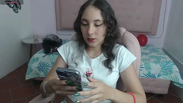 xlunna online show from February 2025 10:47:01 PM