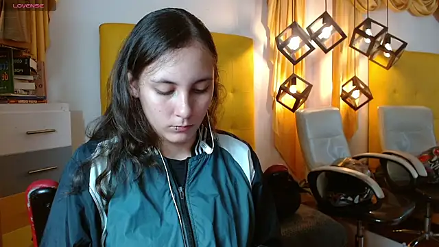 xlunna online show from December 2025 08:58:01 PM