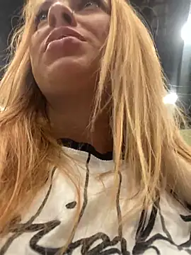 Snapshot of Sweet___Emily chatting on December 2024 02:28:01 PM Sweet   Emily online show from December 2024 02:28:01 PM