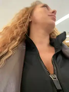 Snapshot of Sweet___Emily chatting on December 2024 02:50:01 PM Sweet   Emily online show from December 2024 02:50:01 PM