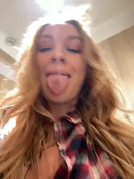 Snapshot of Sweet___Emily chatting on December 2024 03:28:01 PM Sweet   Emily online show from December 2024 03:28:01 PM