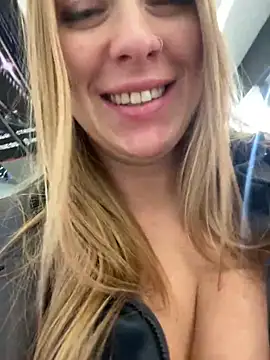 Snapshot of Sweet___Emily chatting on January 2025 03:21:01 PM Sweet   Emily online show from January 2025 03:21:01 PM