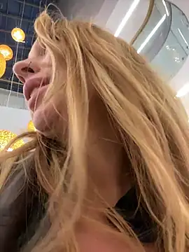 Snapshot of Sweet___Emily chatting on February 2025 02:53:02 PM Sweet   Emily online show from February 2025 02:53:02 PM