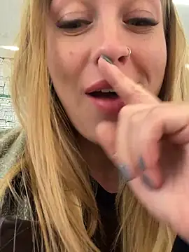 Snapshot of Sweet___Emily chatting on March 2025 04:02:01 PM Sweet   Emily online show from March 2025 04:02:01 PM