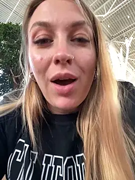 Snapshot of Sweet___Emily chatting on September 2025 02:05:02 PM Sweet   Emily online show from September 2025 02:05:02 PM